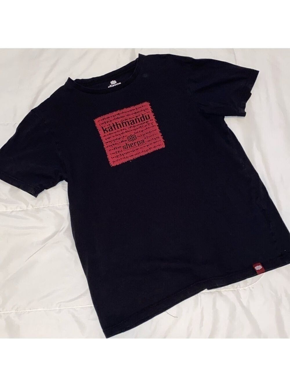 Sherpa - adventure gear black Tshirt